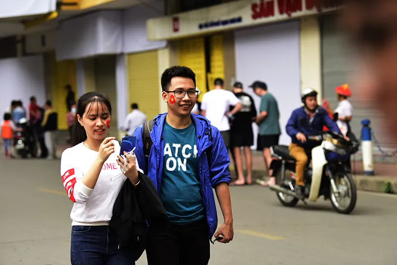 Cổ động viên “tiếp lửa” sớm cho thầy trò Park Hang-seo ở Hàng Đẫy ảnh 8