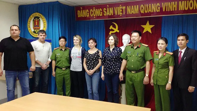 Đối tượng Turets-Afuda Kseniia (thứ tư từ bên trái qua)