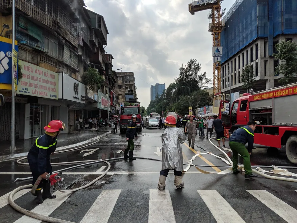 Cháy khu tập thể cũ cạnh Đại học Y Hà Nội ảnh 2