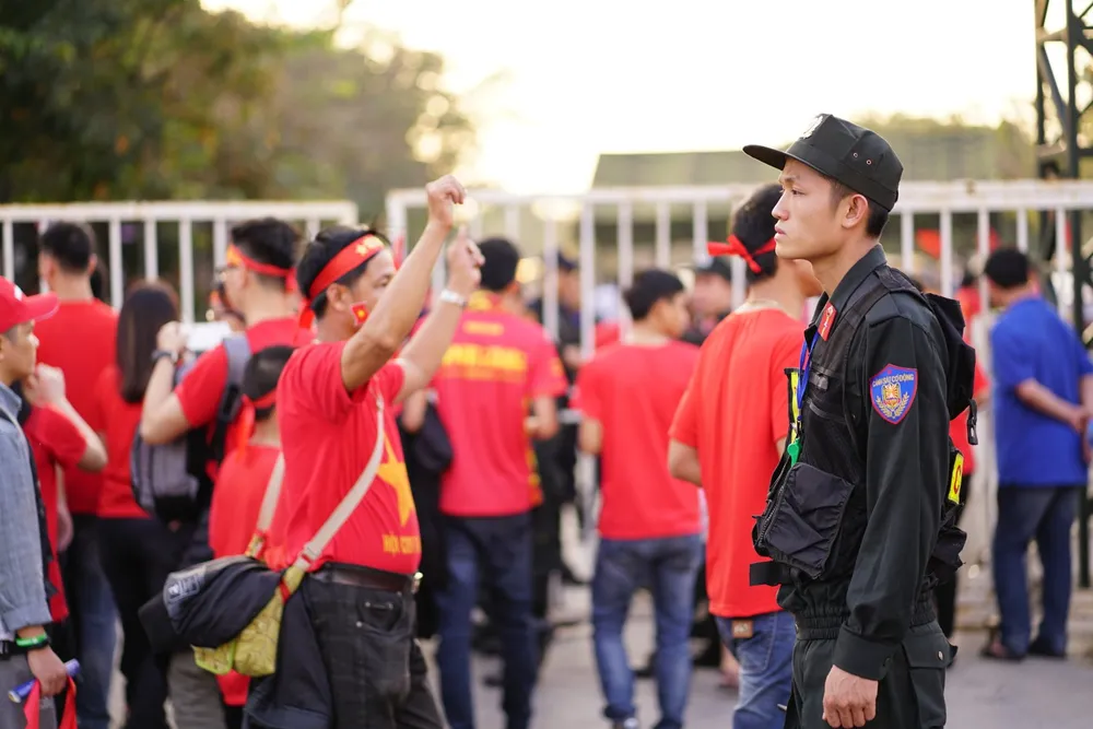 Lượt về bán kết AFF Cup: Đảm bảo an ninh mọi ngả đường về sân Mỹ Đình ảnh 7
