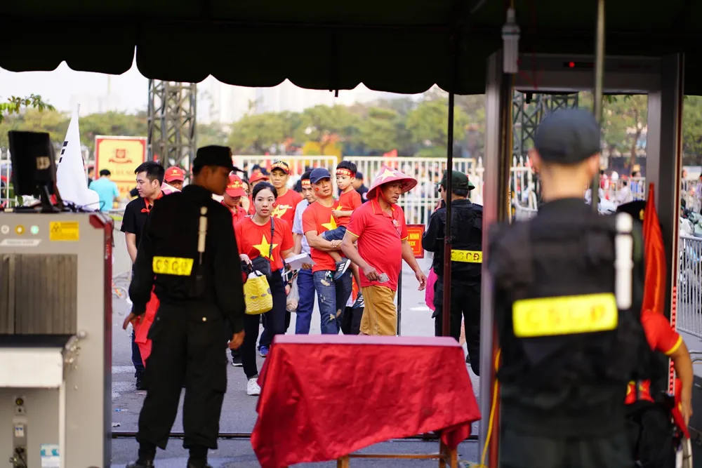 Lượt về bán kết AFF Cup: Đảm bảo an ninh mọi ngả đường về sân Mỹ Đình ảnh 9