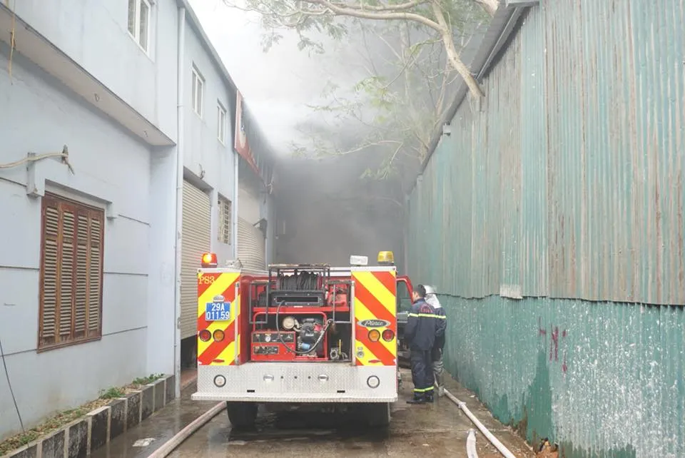 Cháy gara ô tô gần trụ sở VFF, nhiều người hoảng loạn ảnh 7