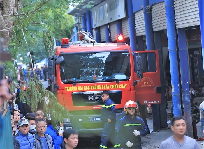 Cháy gara ô tô gần trụ sở VFF, nhiều người hoảng loạn ảnh 6