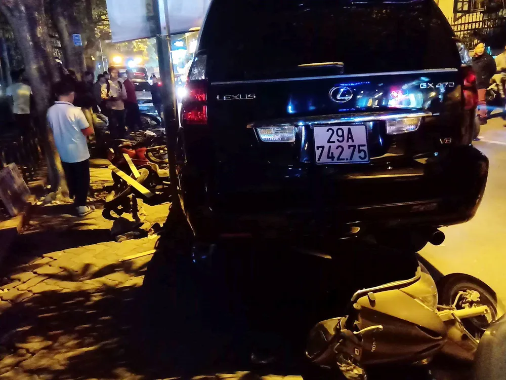 Nữ tài xế xe Lexus gây tai nạn liên hoàn có nồng độ cồn vượt ngưỡng ảnh 1