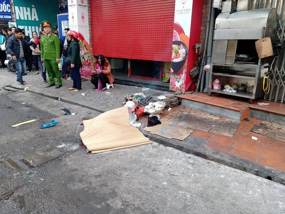 Ô tô tông liên hoàn, một cụ bà tử vong, hai người bị thương ảnh 4