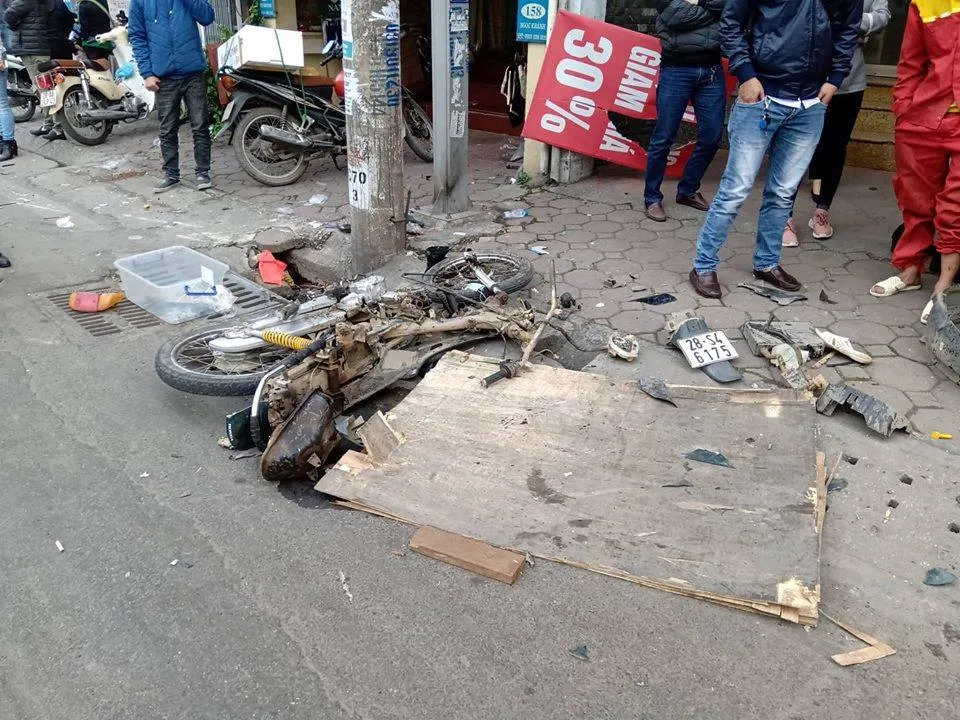 Ô tô tông liên hoàn, một cụ bà tử vong, hai người bị thương ảnh 5