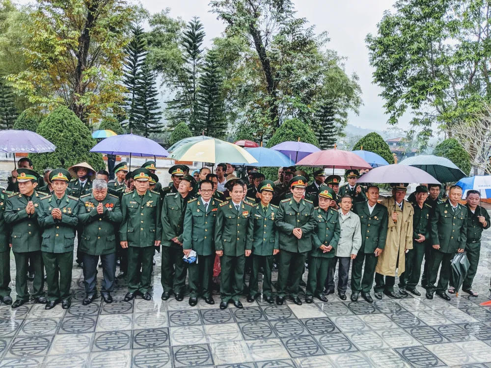 Tri ân các liệt sĩ tại di tích Đồn biên phòng 209 - Pò Hèn ảnh 6