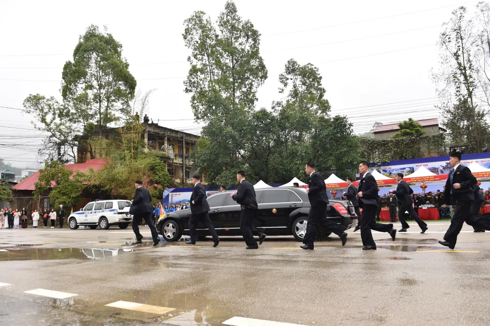 Chủ tịch Kim Jong-un đã lên xe về Thủ đô Hà Nội ảnh 10