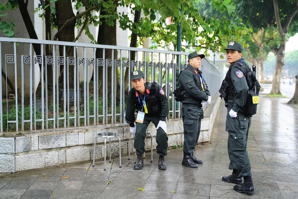 An ninh chốt chặn mọi ngả đường về khách sạn Sofitel Metropole  ảnh 6