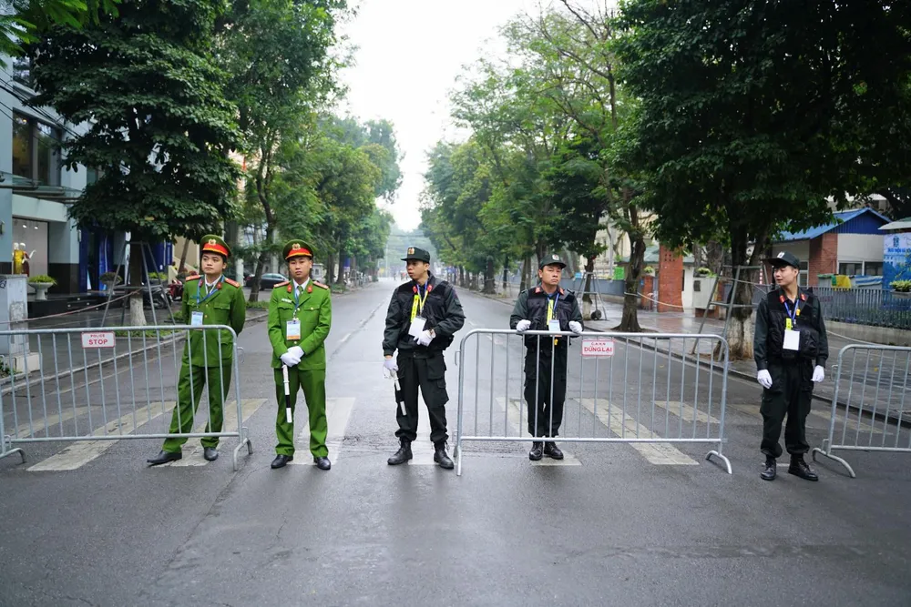 An ninh chốt chặn mọi ngả đường về khách sạn Sofitel Metropole  ảnh 5