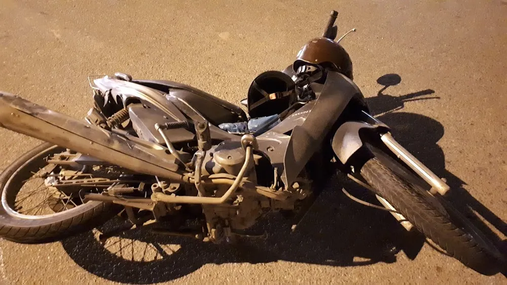 Truy tìm xe biển xanh tông người rồi bỏ chạy ảnh 1