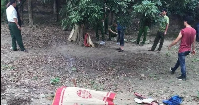 Khởi tố bác họ sát hại cháu 7 tuổi rồi chôn xác trong vườn nhà ảnh 1