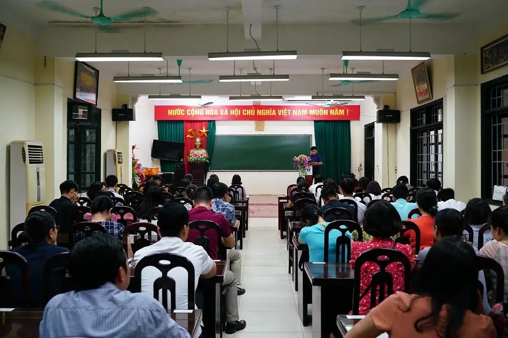 Giám thị “ôn bài” trước khi coi thi ảnh 11