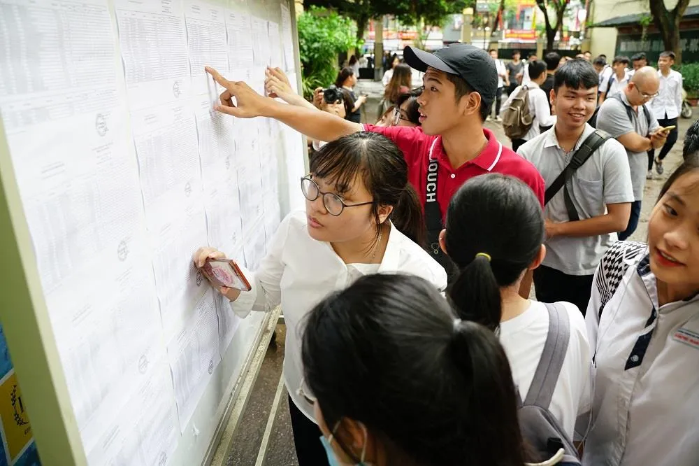 Kỳ thi THPT Quốc gia năm 2019: Thí sinh đến các điểm thi làm thủ tục dự thi ảnh 4