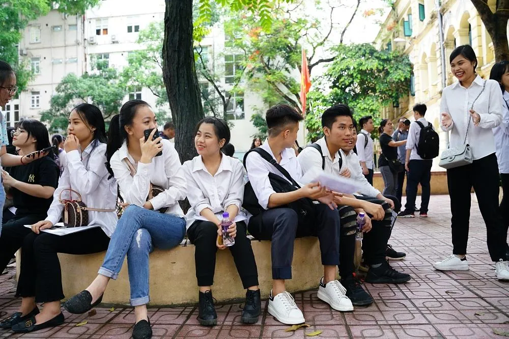 Kỳ thi THPT Quốc gia năm 2019: Thí sinh đến các điểm thi làm thủ tục dự thi ảnh 5