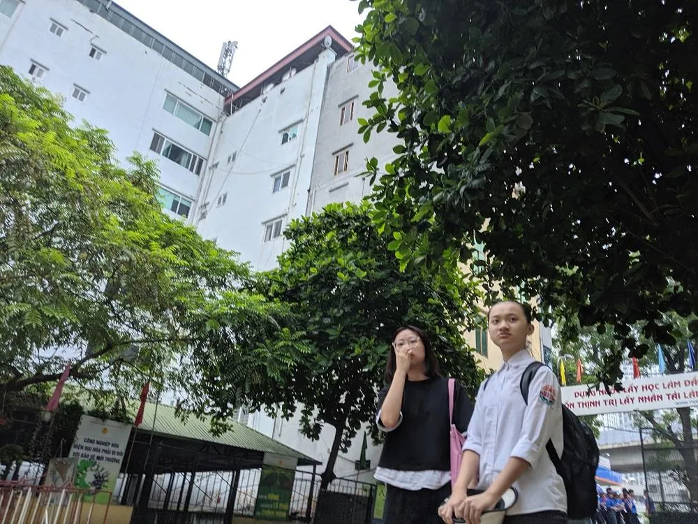 Thí sinh vội chạy vào phòng thi, báo chí bị hạn chế tác nghiệp ảnh 2