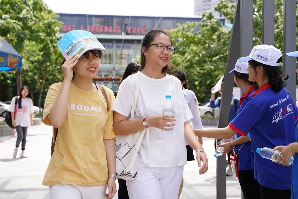 Thí sinh than “khó” với đề thi môn Lịch sử ảnh 1