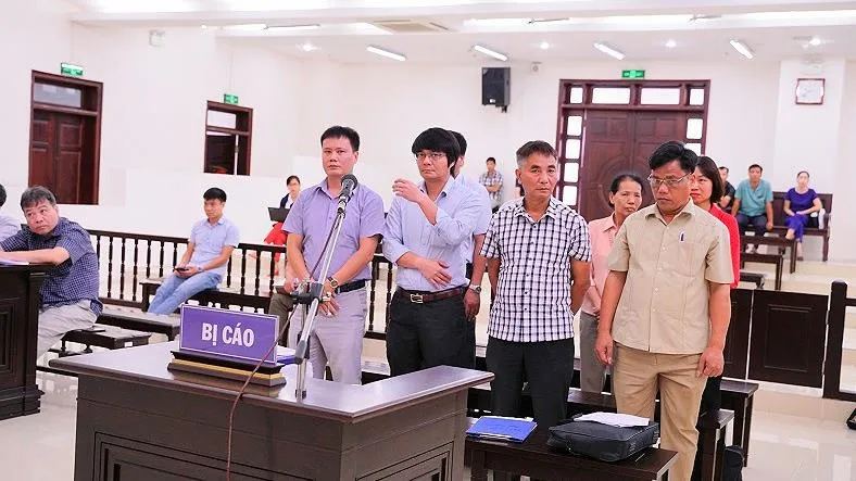 Cựu chủ tịch xã bị đề nghị 13-14 năm tù do sai phạm trong bồi thường đất ảnh 1