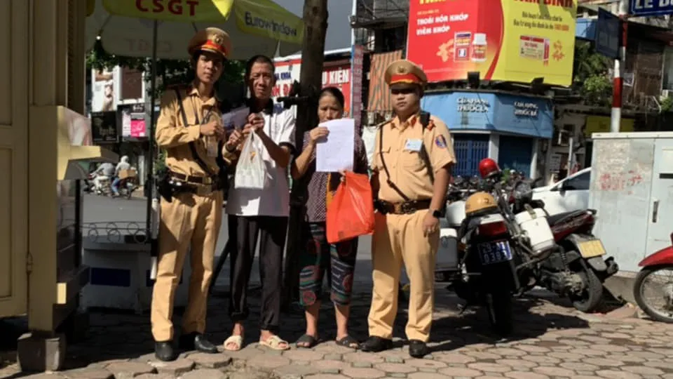 Vợ chồng lạc nhau khi đưa con ra Hà Nội khám bệnh ảnh 1