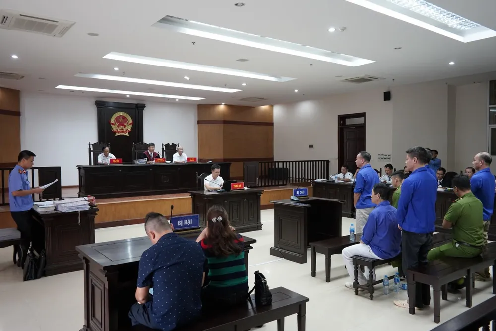 Trùm bảo kê chợ Long Biên cùng đàn em tiếp tục hầu tòa ảnh 3