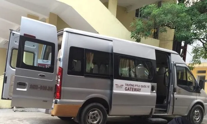 Khám nghiệm hiện trường và chiếc ô tô Ford Transit trong vụ học sinh trường Gateway tử vong ảnh 1