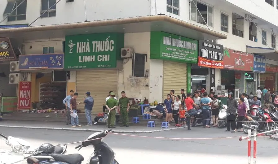 Sau tiếng nổ lớn, người đàn ông nằm gục dưới chân chung cư HH Linh Đàm ảnh 3