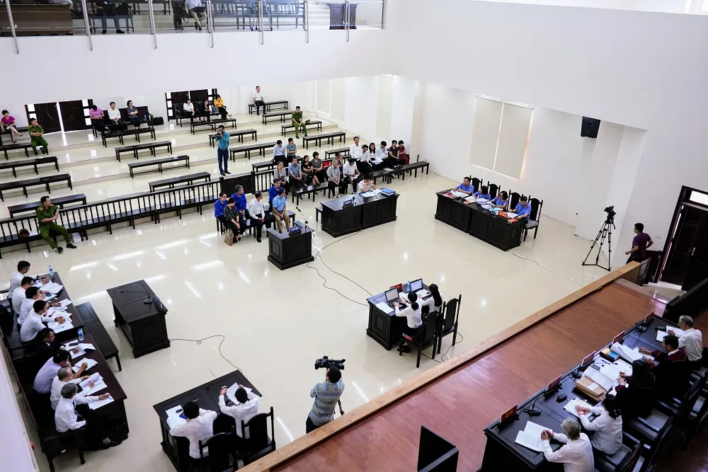 Hai nguyên Tổng Giám đốc Bảo hiểm Xã hội Việt Nam hầu toà ảnh 2