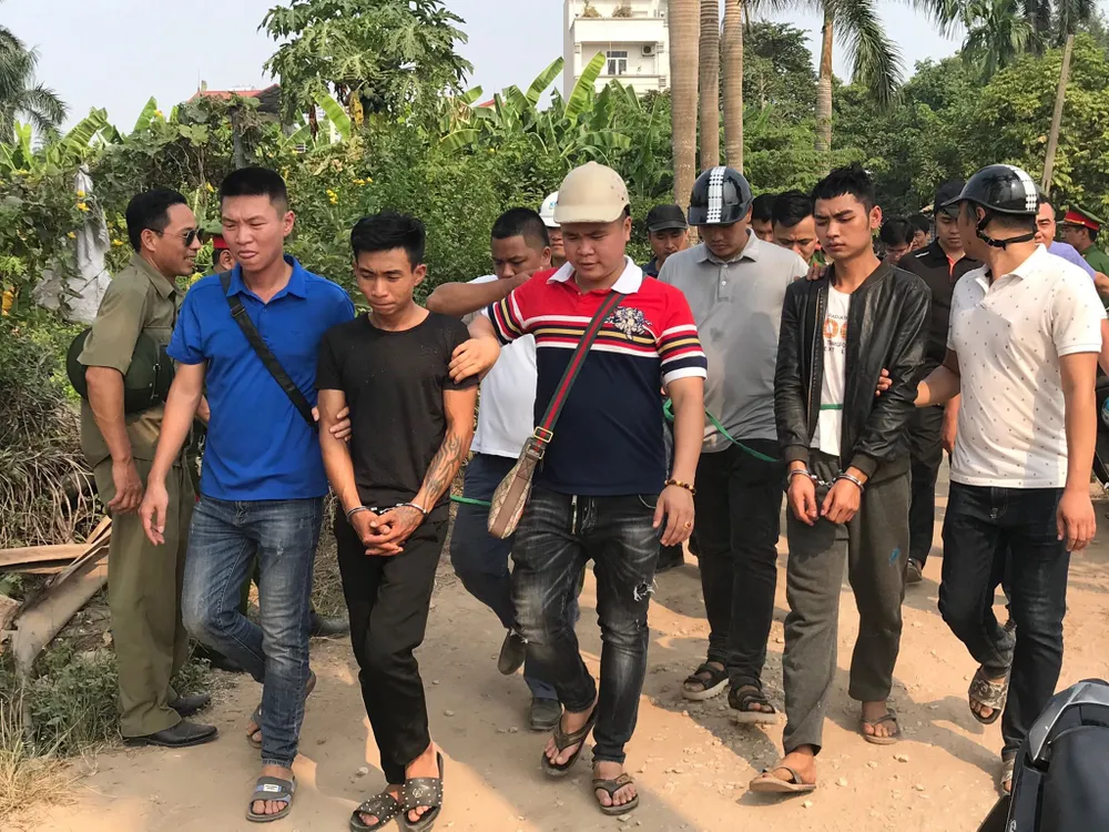 Dựng lại hiện trường hai nghi phạm sát hại tài xế Grab  ảnh 1