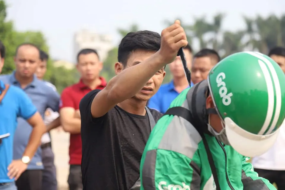Dựng lại hiện trường hai nghi phạm sát hại tài xế Grab  ảnh 4