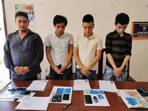 Bắt nhóm lừa đảo bằng công nghệ cao, chiếm quyền quản trị tài khoản ngân hàng ảnh 1