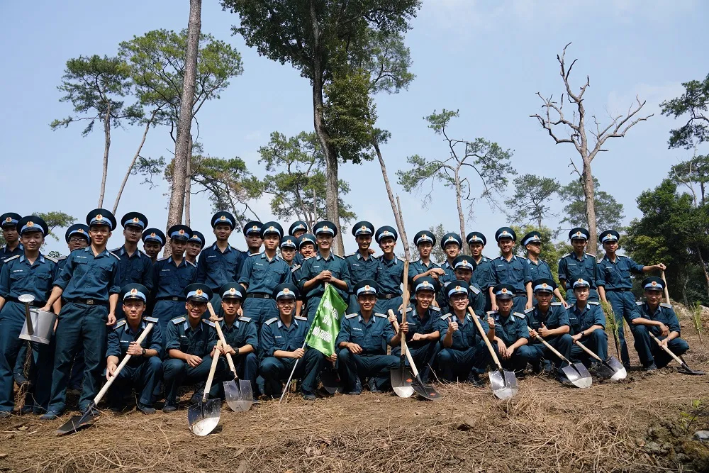  Phủ xanh 2.000 cây Thông Mã Vĩ trên đồi cây “Dâng Bác – Ơn Thầy” ảnh 19