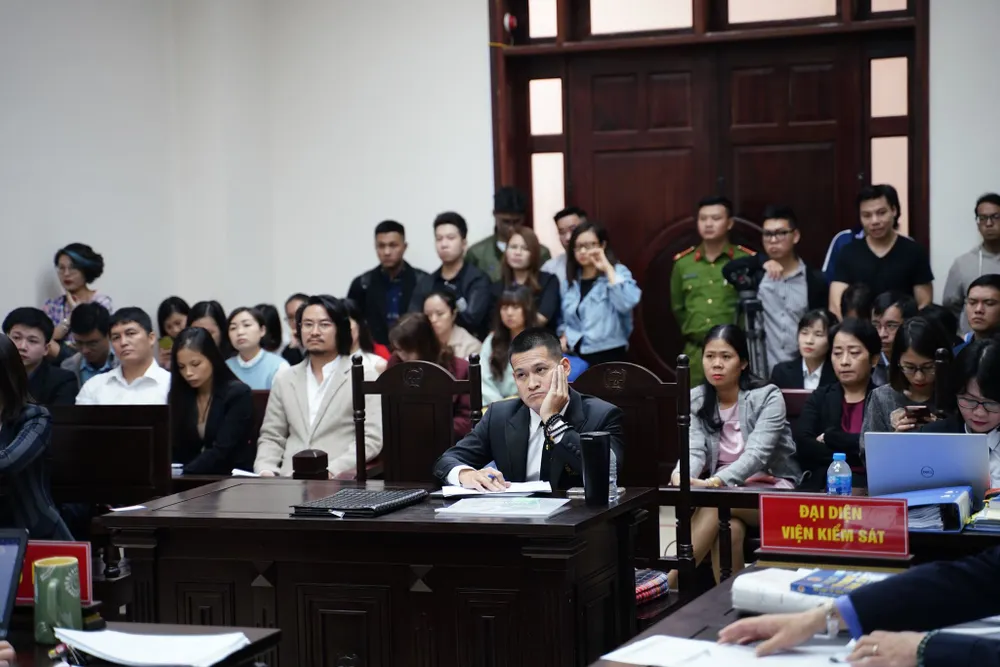 Nghị án kéo dài vụ kiện giữa Công ty CP Tuần Châu Hà Nội và đạo diễn Việt Tú ảnh 1