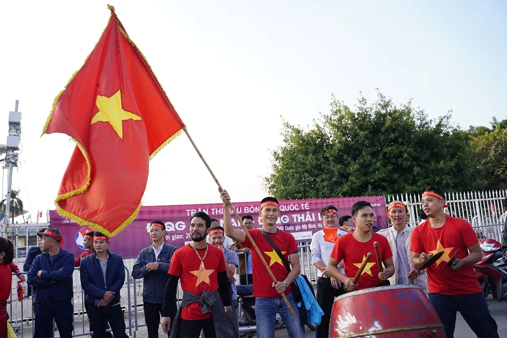 Nhiều cổ động viên tin tưởng Quang Hải ghi bàn vào lưới Thái Lan ảnh 9