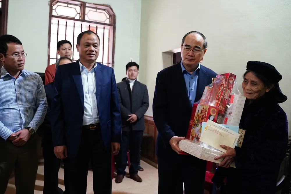 Đồng chí Nguyễn Thiện Nhân thăm và tặng quà tại tỉnh Bắc Kạn nhân dịp Xuân Canh Tý ảnh 7