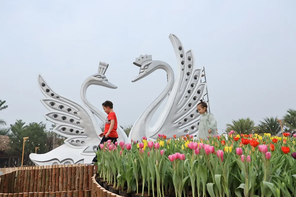 Dịp Tết thưởng thức “Bản giao hưởng mùa xuân” lung linh tại Ecopark ảnh 2