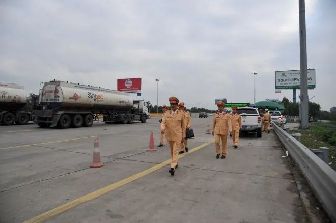 Lãnh đạo Cục CSGT trực tiếp đi kiểm tra nồng độ cồn trên cao tốc ảnh 1