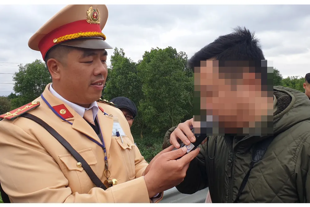  CSGT xử lý gần 400 trường hợp vi phạm nồng độ cồn trong ngày mùng 1 tết ảnh 1