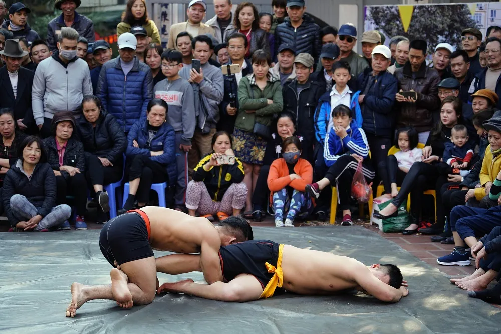 Thanh niên đọ sức tại lễ hội vật làng Mai Động ảnh 6