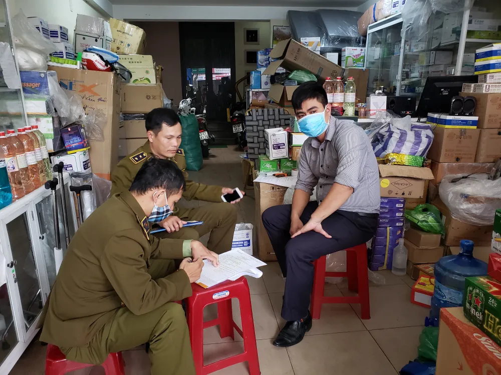 Công an Hà Nội ra quân xử lý nạn đầu cơ khẩu trang y tế ảnh 1