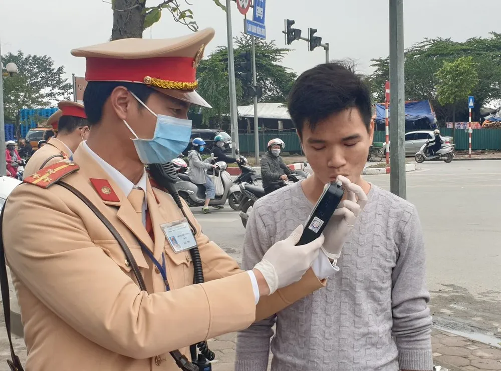 Kiểm tra nồng độ cồn phải đúng quy trình ảnh 1