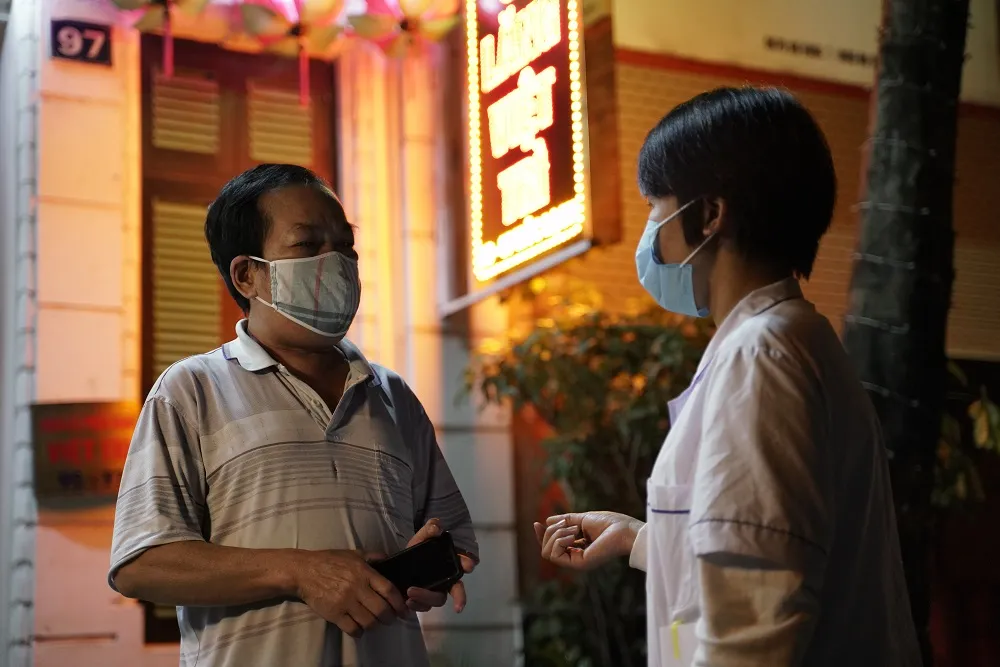 Người dân phố Trúc Bạch hết cách ly ảnh 9