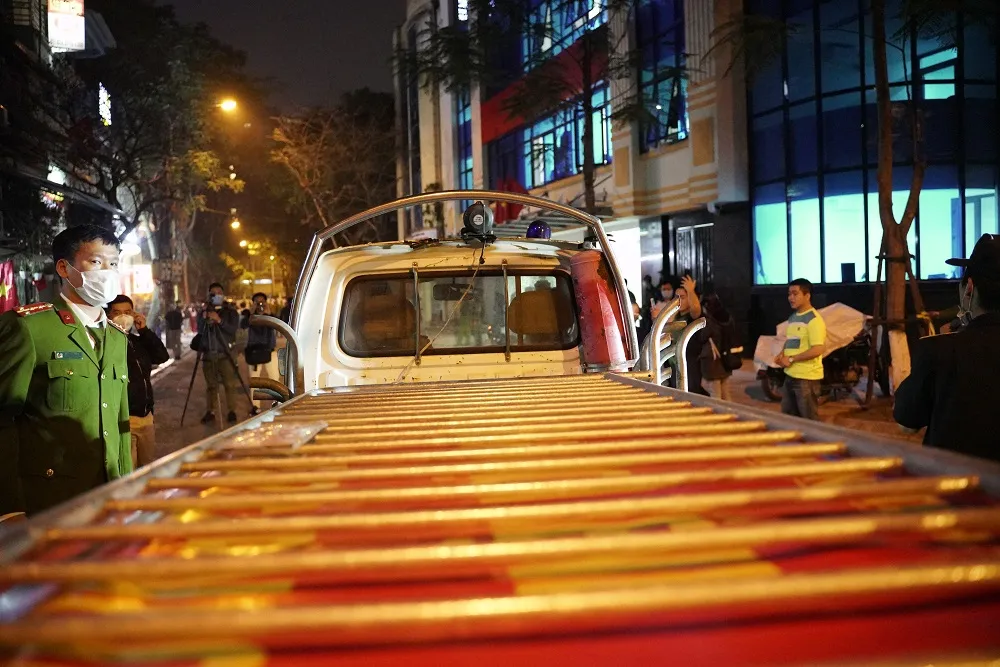 Người dân phố Trúc Bạch hết cách ly ảnh 15