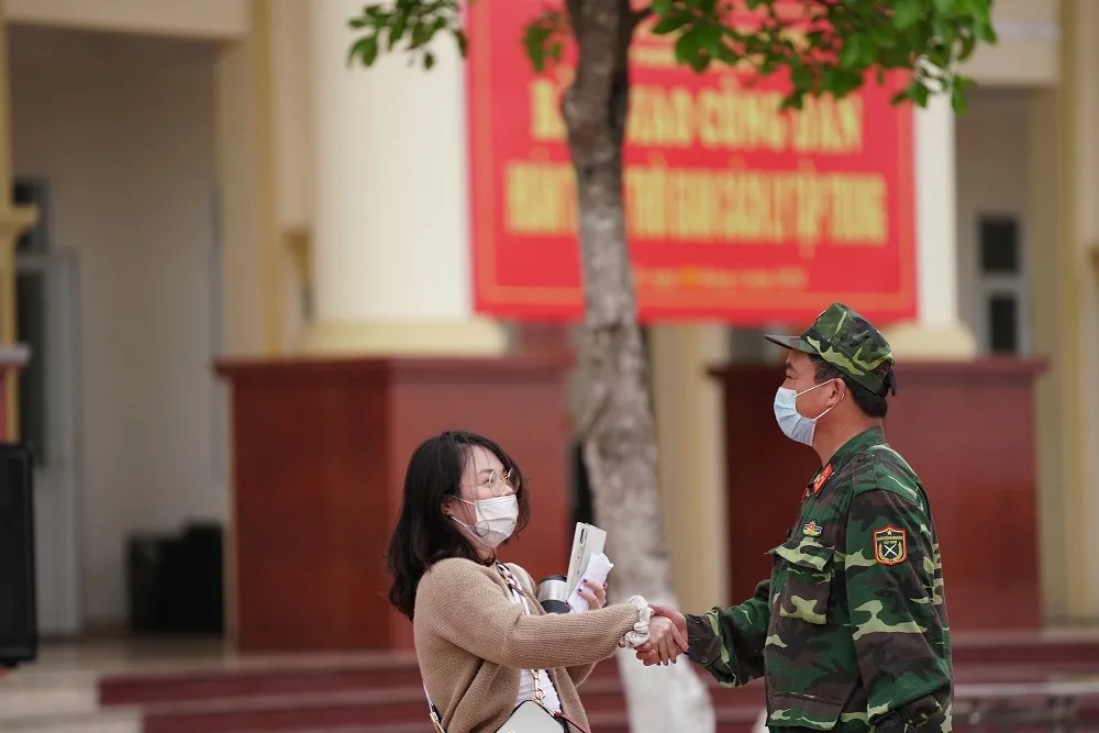 Gần 800 công dân hoàn thành thời gian cách ly khi trở về từ vùng dịch ảnh 15