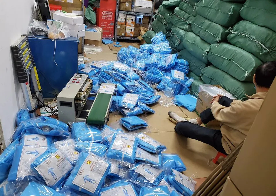 Khởi tố nhân viên y tế bán hàng phòng chống dịch Covid-19 giả ảnh 1