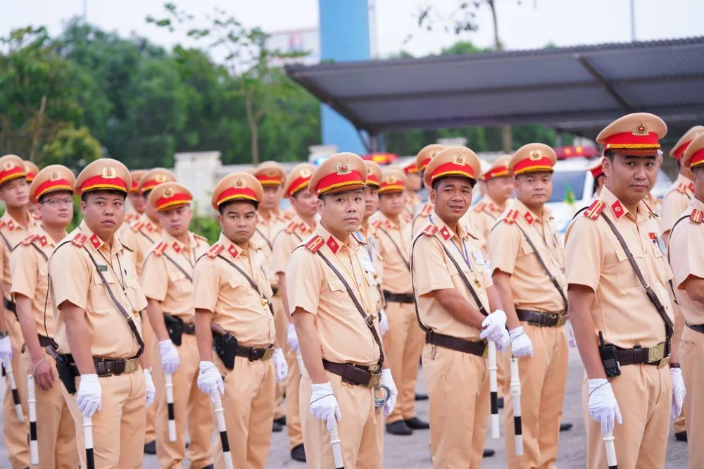 CSGT huy động tối đa lực lượng kiểm tra các phương tiện giao thông cơ giới đường bộ ảnh 2