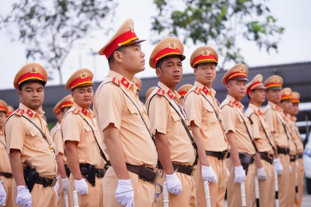 CSGT huy động tối đa lực lượng kiểm tra các phương tiện giao thông cơ giới đường bộ ảnh 5