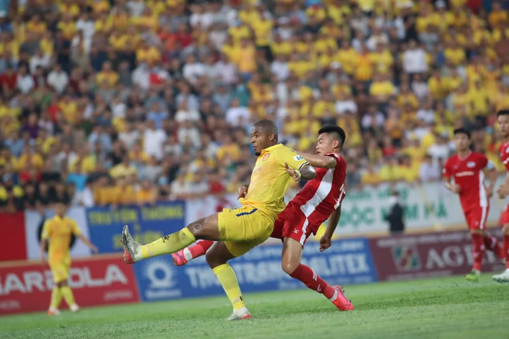 Nam Định bị trừng phạt với tấm thẻ đỏ, thất thủ trước Viettel ảnh 5