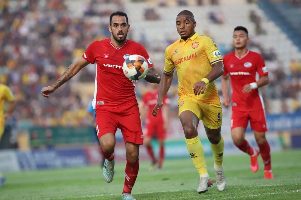 Nam Định bị trừng phạt với tấm thẻ đỏ, thất thủ trước Viettel ảnh 1
