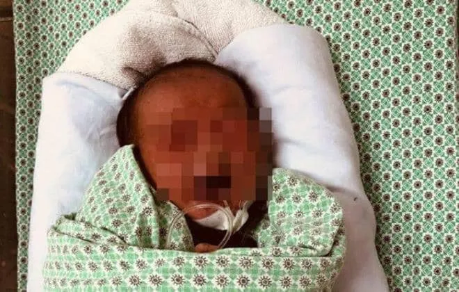 Người mẹ bỏ con ở hố ga khai không có khả năng nuôi con ảnh 2