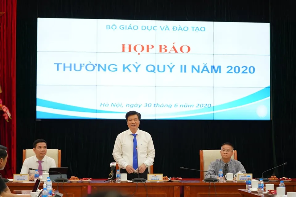 Học sinh cả nước tựu trường sớm nhất vào ngày 1-9 ảnh 1